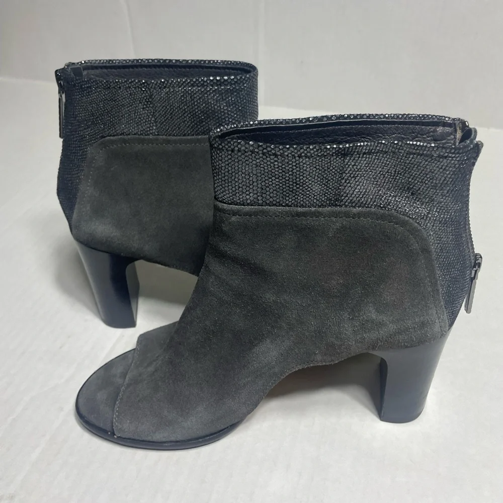 Donald J. Pliner‎ alligator ankleCharcoal Ankle Bootie with toe open  size 9M